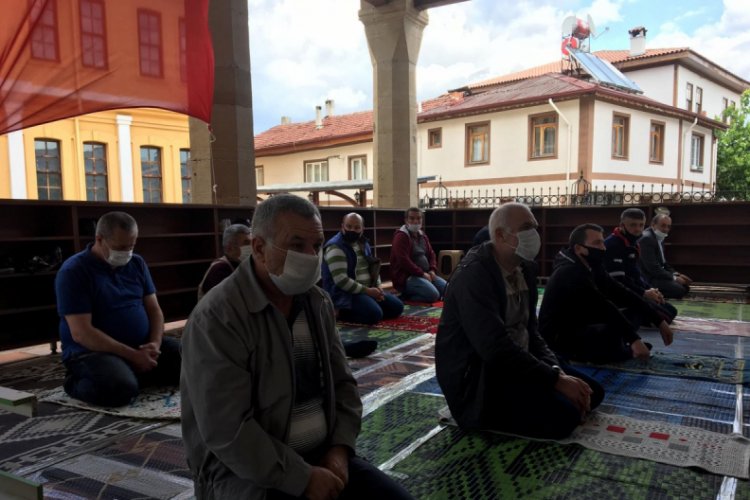 Bilecik'te 578 yıllık cami 72 g&uuml;n sonra cemaatle buluştu