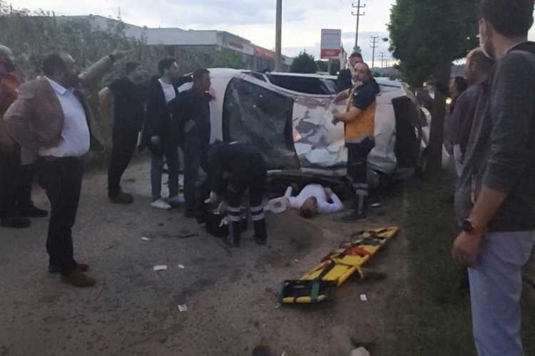 Bursa'da takla atan otomobilde can pazarı: 2'si ağır, 3 yaralı