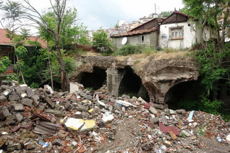 Roma d&ouml;neminde İzmit'e su veren tarihi sarnı&ccedil; kaderine terk edildi