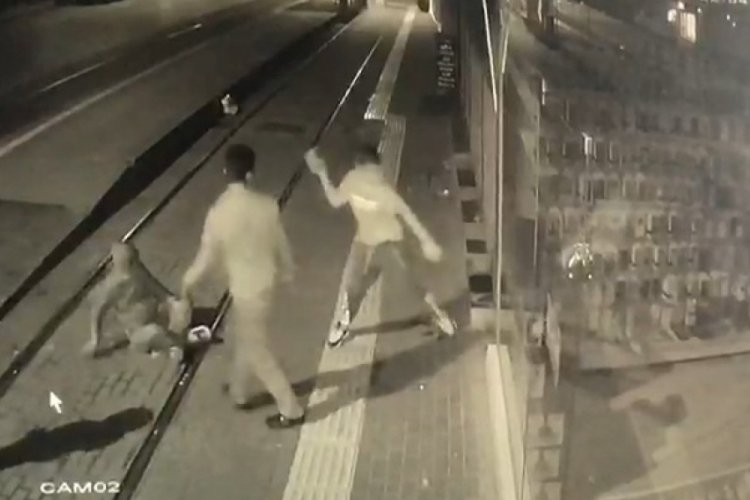 Bursa'da &ouml;nce camı kırıp ka&ccedil;tılar sonra geri d&ouml;n&uuml;p b&ouml;yle soydular