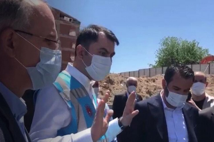 Bakan Kurum a&ccedil;ıkladı! Konutlar bir yıl i&ccedil;inde tamamlanacak