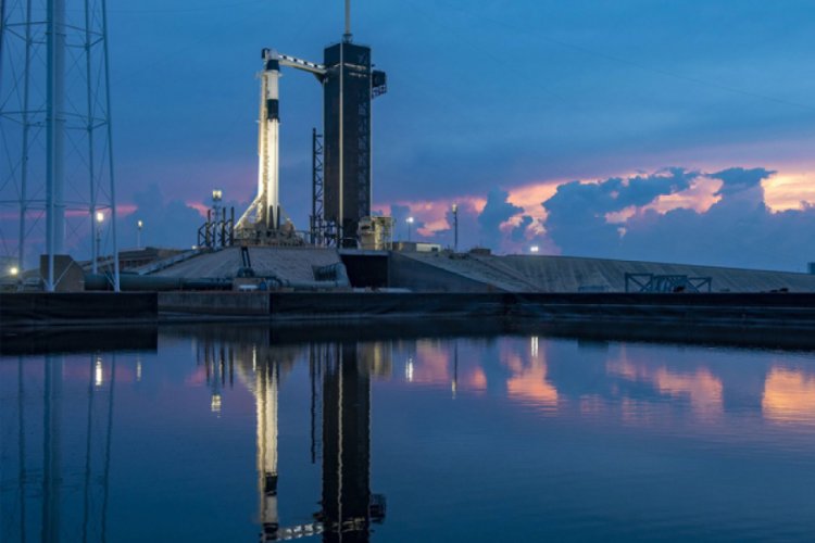 Tarihi g&uuml;n! SpaceX roketi uzaya fırlatıldı