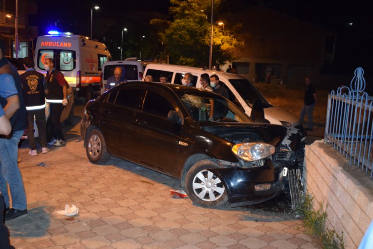 Polisin "dur" ihtarına uymadı kaza yaptı