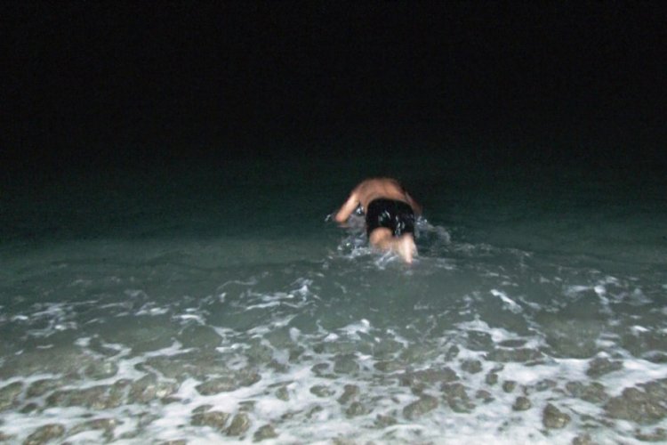 Antalyalılar soluğu deniz ve sahilde aldılar