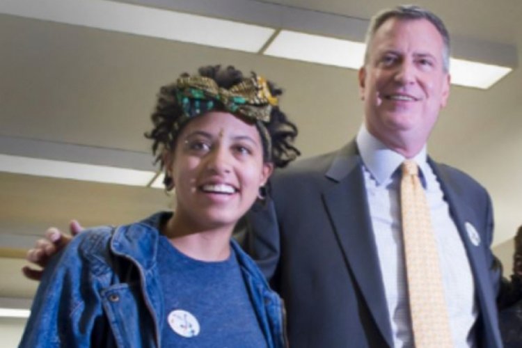 New York Belediye Başkanı Blasio'nun kızı protestolarda g&ouml;zaltına alındı