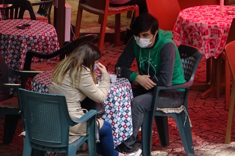 Bursalılar  soluğu tarih&icirc; mekanlarda aldı