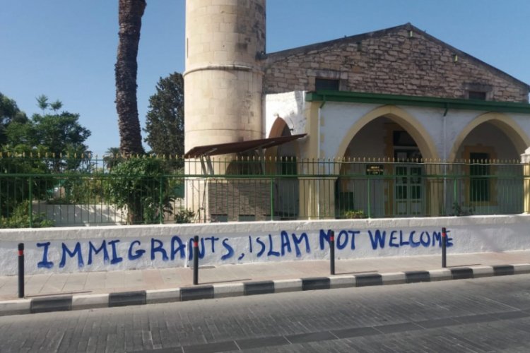 G&uuml;ney Kıbrıs'taki camiye ger&ccedil;ekleştirilen &ccedil;irkin saldırıya KKTC'den tepki