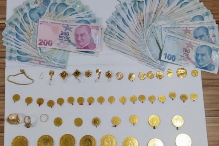 Telefon dolandırıcılarının &ccedil;aldığı altınları g&ouml;merek sakladığı ortaya &ccedil;ıktı