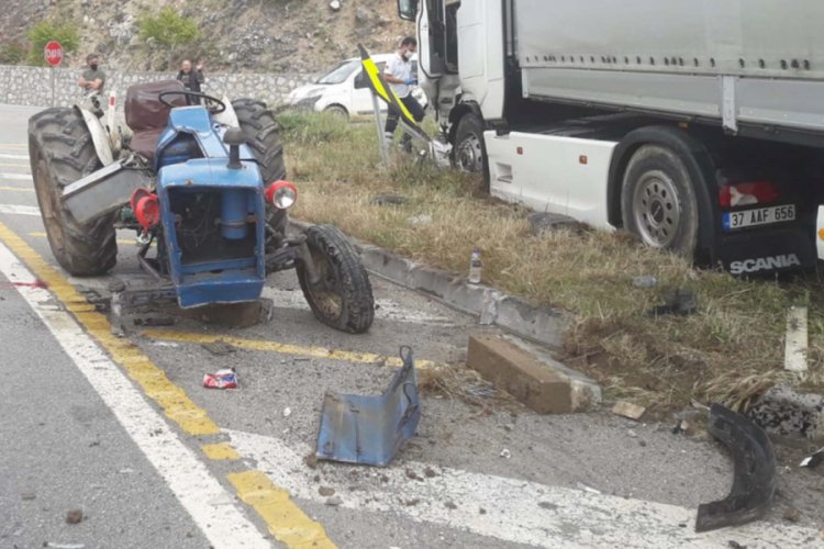 Bursa'da TIR ile traktör çarpıştı: 1 ağır yaralı