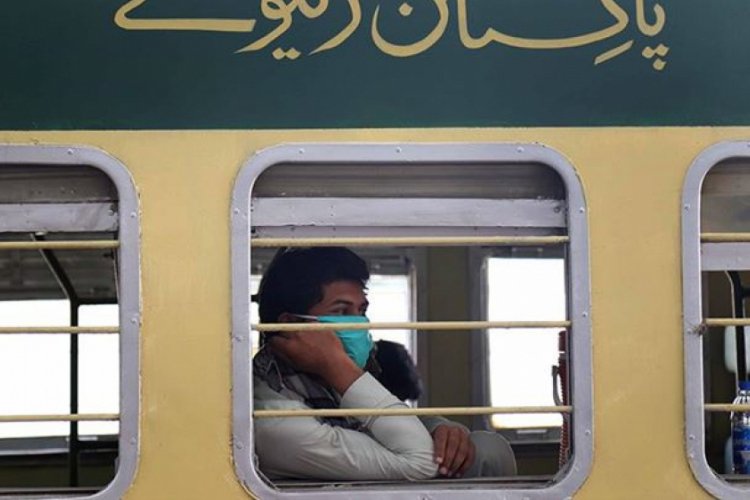 Pakistan'da Kovid-19 vaka sayısı 76 bini ge&ccedil;ti