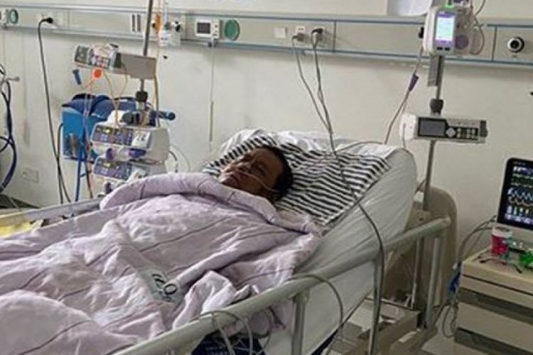 Ten rengi değişen &Ccedil;inli doktor corona vir&uuml;sten hayatını kaybetti