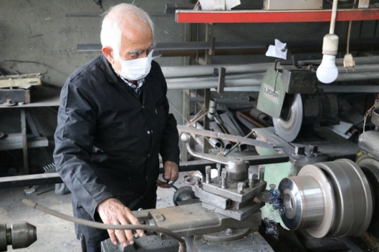 86 yaşındaki Nazım usta işinin başına ge&ccedil;ti