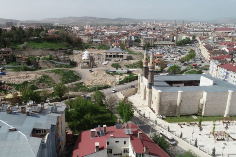 Sivas'ta Kale Projesi'nin y&uuml;zde 30'u tamamlandı