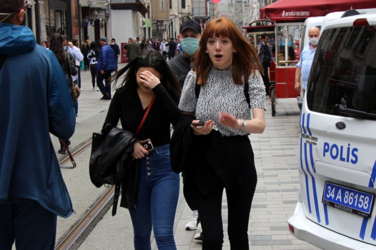 İstiklal Caddesi'nde sosyal mesafe kuralları askıya alındı