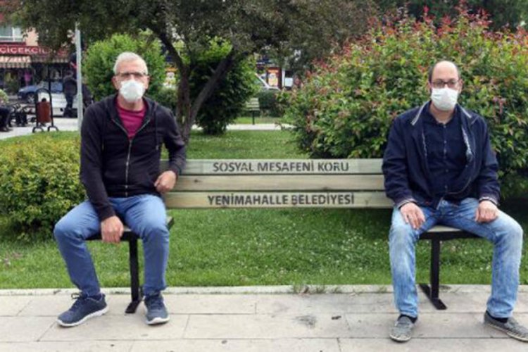 Koronavir&uuml;se karşı 'sosyal mesafeli' bank