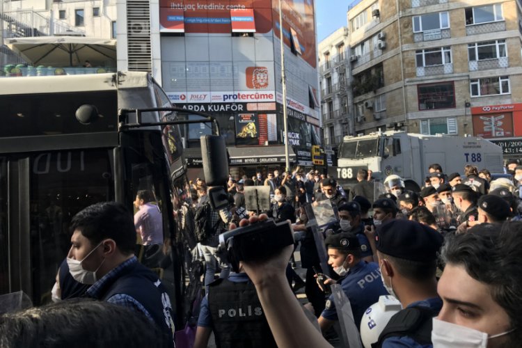 Kadık&ouml;y'de izinsiz g&ouml;steri yapmak isteyen kişiler g&ouml;zaltına alındı