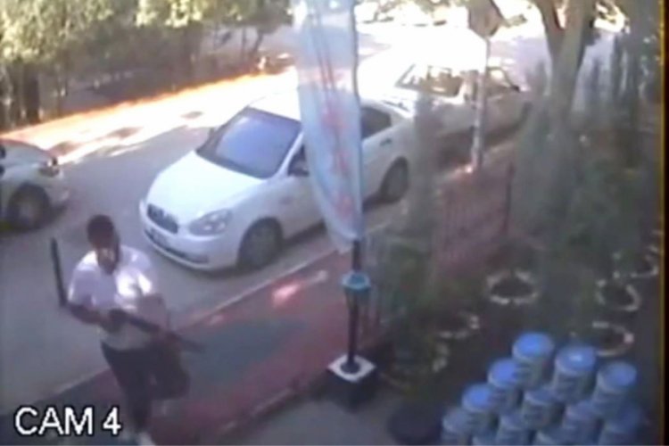 Kardeşinin iş yerine t&uuml;fekle ateş a&ccedil;tı