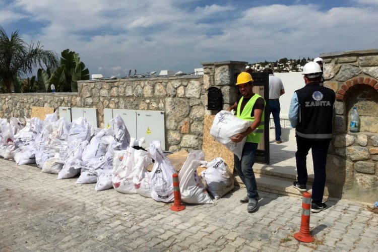 &Ouml;zdil'in villasındaki ka&ccedil;ak eklentilerin yıkım &ccedil;alışması 5'inci g&uuml;n&uuml;nde