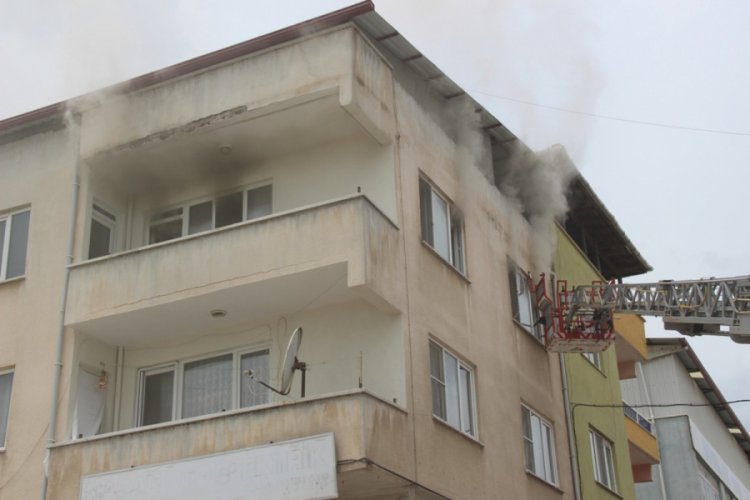 Evde &ccedil;ıkan yangında 1 kişi hayatını kaybetti