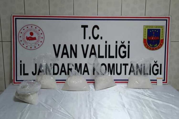 5 kilo uyuşturucu ile yakalanan 2 kişiye g&ouml;zaltı