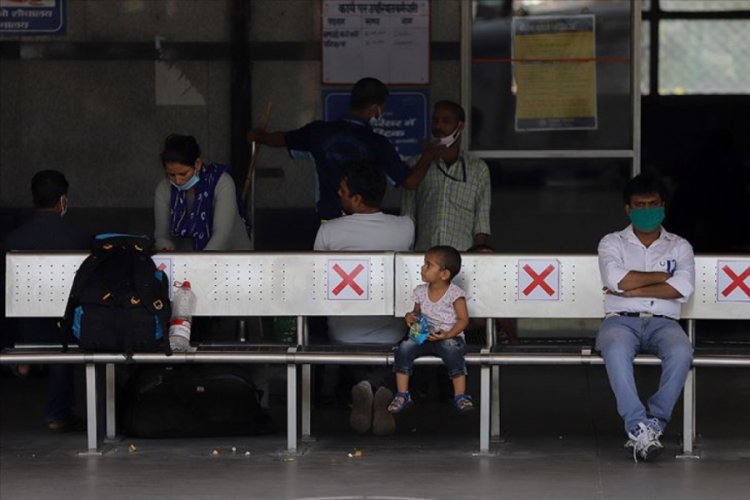 Hindistan'da son 24 saatte 8 bin 909 Kovid-19 vakası g&ouml;r&uuml;ld&uuml;