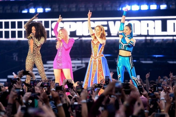 Victoria Beckham katılmadığı Spice Girls turnesinden 1 milyon pound kazandı