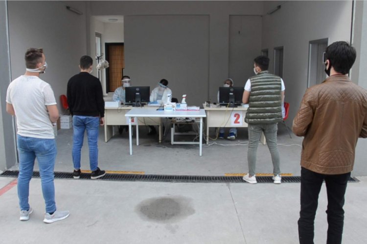 Bursa'da asker adaylarına korona virüs testi yapılıyor