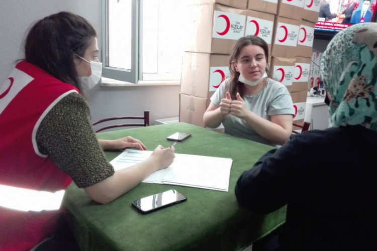 T&uuml;rk Kızılay Bursa Şubesi yardımlarını s&uuml;rd&uuml;r&uuml;yor