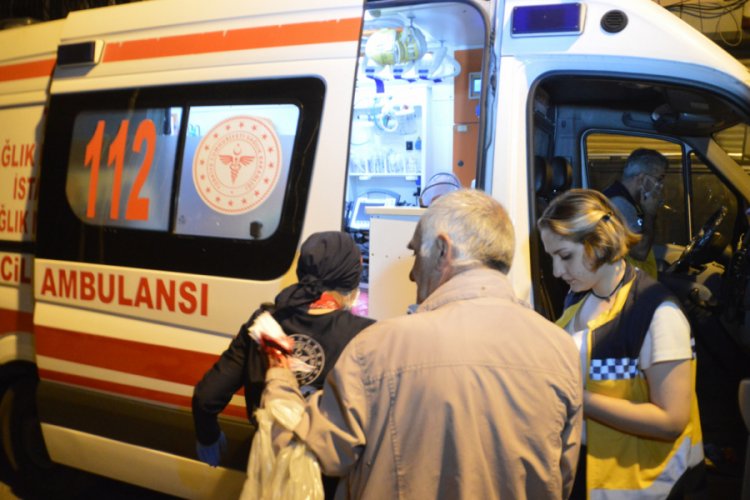 Yabancı uyruklu kadın, tartıştığı adamı elinden bı&ccedil;akladı