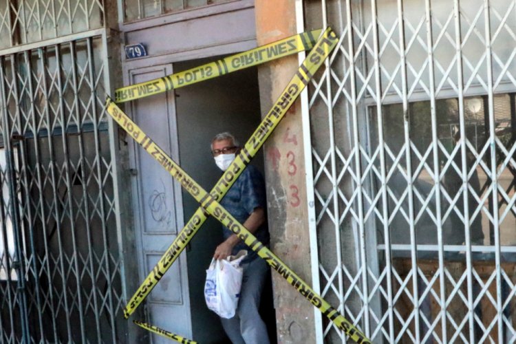 Yabancı uyruklu şahsın testi pozitif &ccedil;ıktı, 3 apartman karantinaya alındı