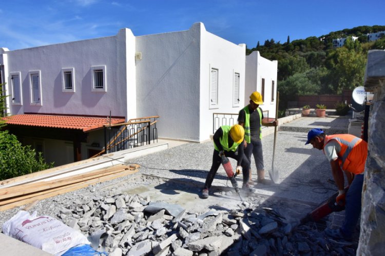 &Ouml;zdil'in villasındaki ka&ccedil;ak eklentilerin yıkım &ccedil;alışması 7'nci g&uuml;n&uuml;nde