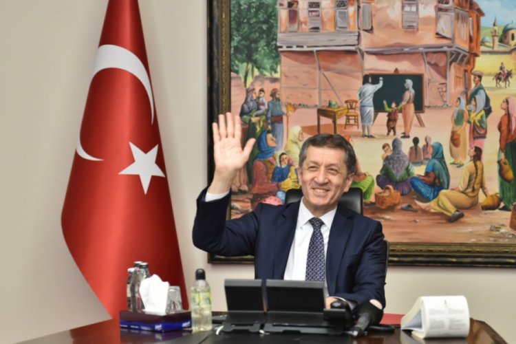 Bakan Sel&ccedil;uk: &Ouml;ğretmen meslektaşlarımla gurur duyuyorum