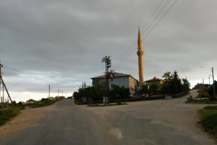 İki ailede koronavir&uuml;s &ccedil;ıkınca, mahalle camisinde cuma namazı kılınmadı