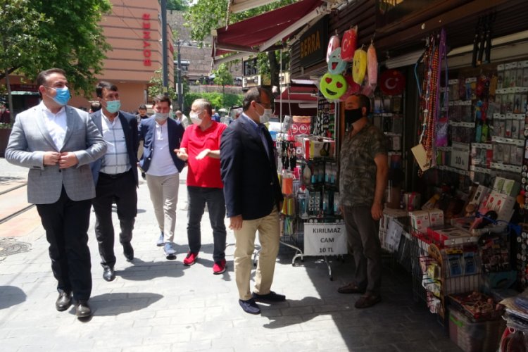 Hakan &Ccedil;avuşoğlu, Bursa'da &ccedil;arşı esnafını ziyaret etti