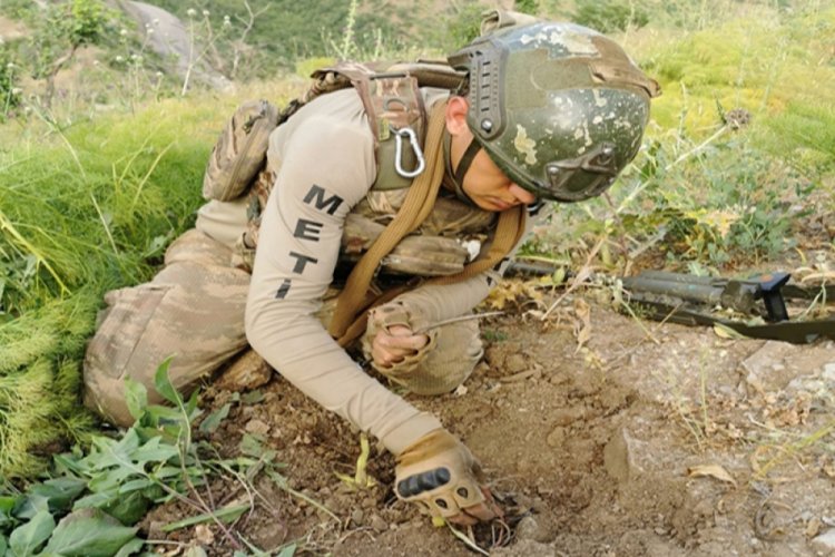 Komandolar, ter&ouml;r &ouml;rg&uuml;t&uuml; PKK'nın tuzakladığı EYP'leri imha ediyor