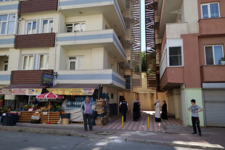Asans&ouml;r boşluğuna d&uuml;şen 14 yaşındaki &ccedil;ocuk yaralandı