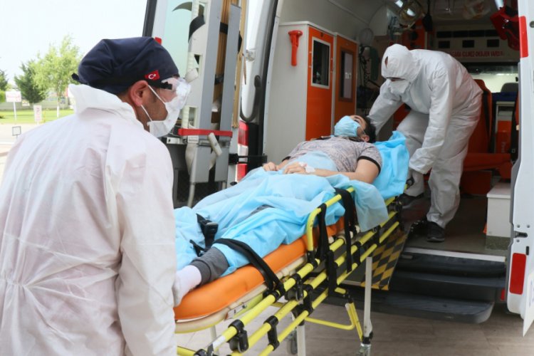 Ambulans u&ccedil;akla T&uuml;rkiye'ye getirildi: "Devletimize minnettarım"
