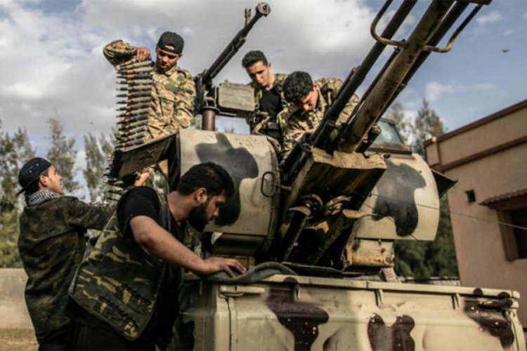 Libya ordusu, Sirte'yi kurtarmak i&ccedil;in askeri sevkiyatı artırdı
