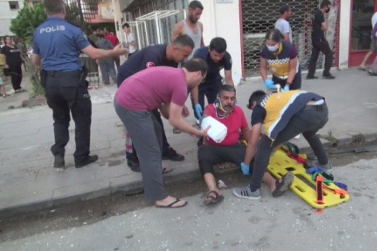 Kontrolden &ccedil;ıkan otomobil ortalığı savaş alanına &ccedil;evirdi