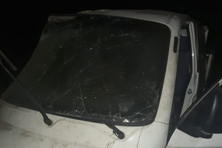 Yoldan &ccedil;ıkan kamyonet takla attı