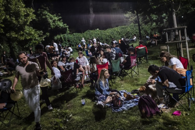 Moda ve Caddebostan sahillerinde gece hareketliliği
