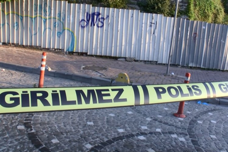 Yol kenarında kanlar i&ccedil;inde bulundu