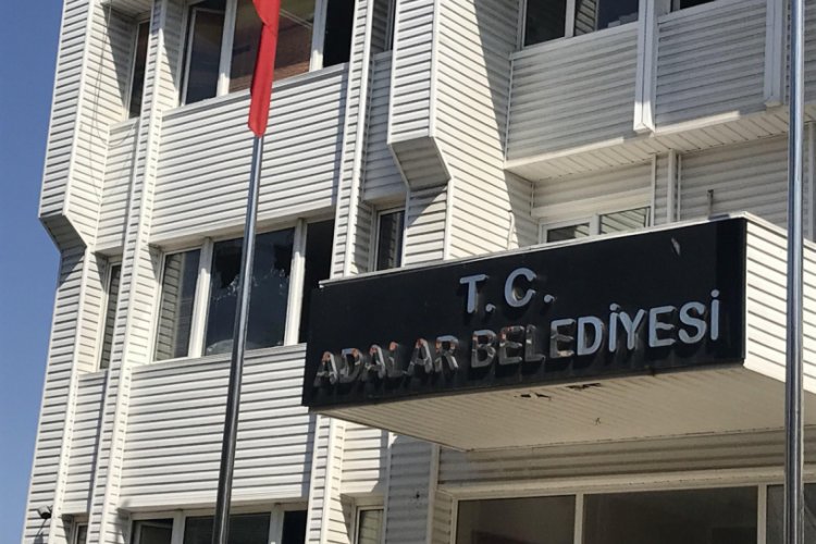 Adalar Belediyesine pompalı t&uuml;fekle saldırı