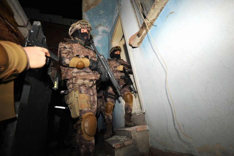 Bursa'da FET&Ouml;'ye b&uuml;y&uuml;k darbe! 42 g&ouml;zaltı var...