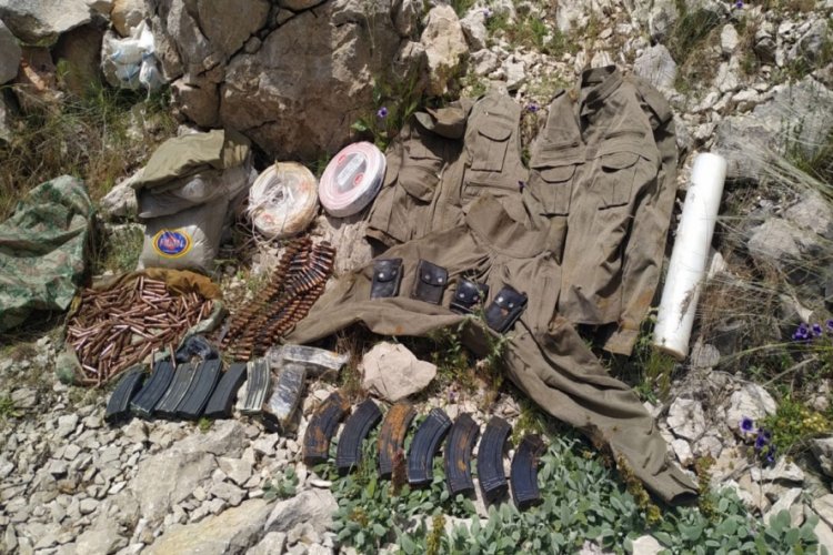 Diyarbakır'da PKK'nın lav silahı ve uyuşturucu ele ge&ccedil;irildi