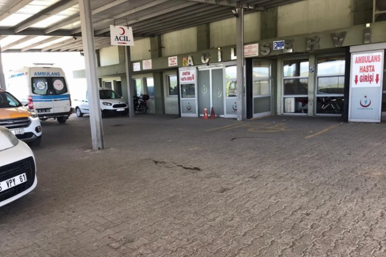 Kamyonet şarampole devrildi: 1 &ouml;l&uuml;