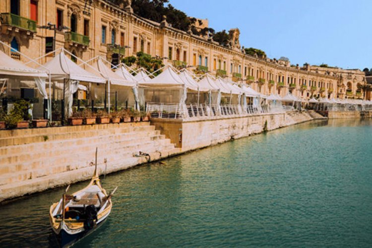 Malta Havalimanı yeniden a&ccedil;ılıyor