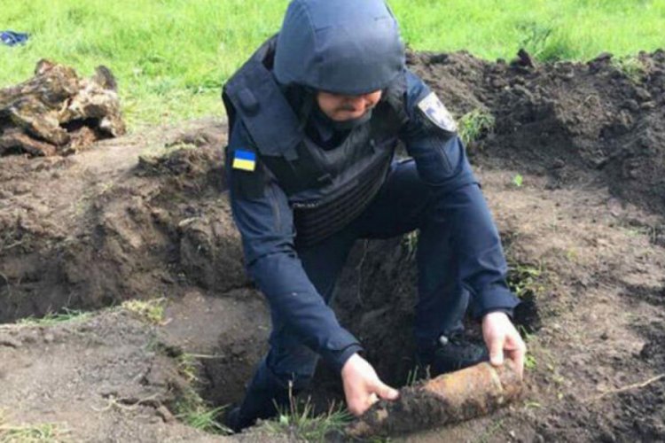 Ukrayna'da 2. D&uuml;nya Savaşı'ndan kalma 730 adet top mermisi bulundu