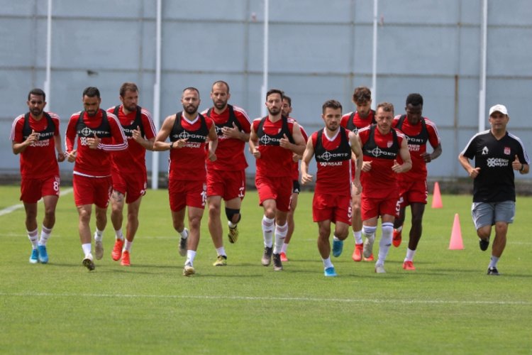 Sivasspor, Denizlispor hazırlıklarını s&uuml;rd&uuml;r&uuml;yor