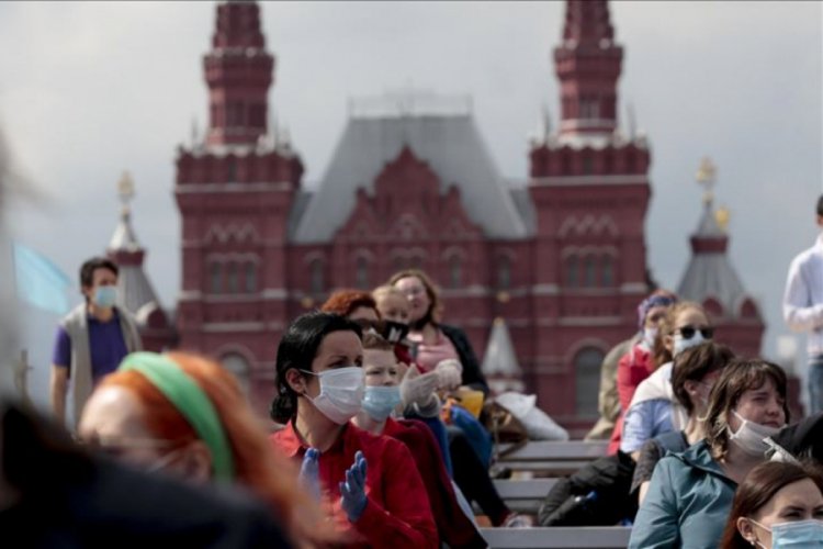 Rus vatandaşlarının iş, eğitim ve tedavi i&ccedil;in yurt dışına &ccedil;ıkmasına izin verildi